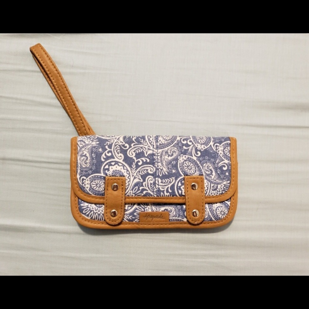 FREE with bundle! Aeropostale Paisley wristlet